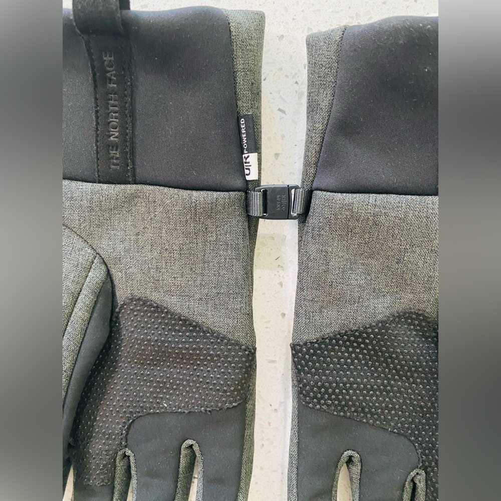 NORTH FACE GLOVES 🧤 - Picture 3 of 5